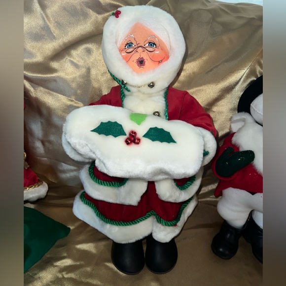 ANNALEE 18" Santa Claus & Mrs. Claus Jinglebell Christmas Dolls, Mobilitee, 2006 - Picture 6 of 10